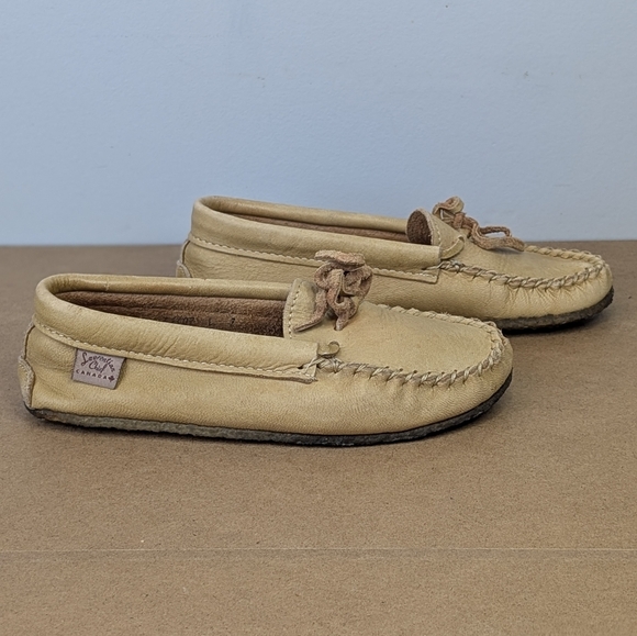 Laurentian Chief | Moose Hide Slippers, Natural Crepe Rubber Sole, Size 7 - Picture 2 of 14